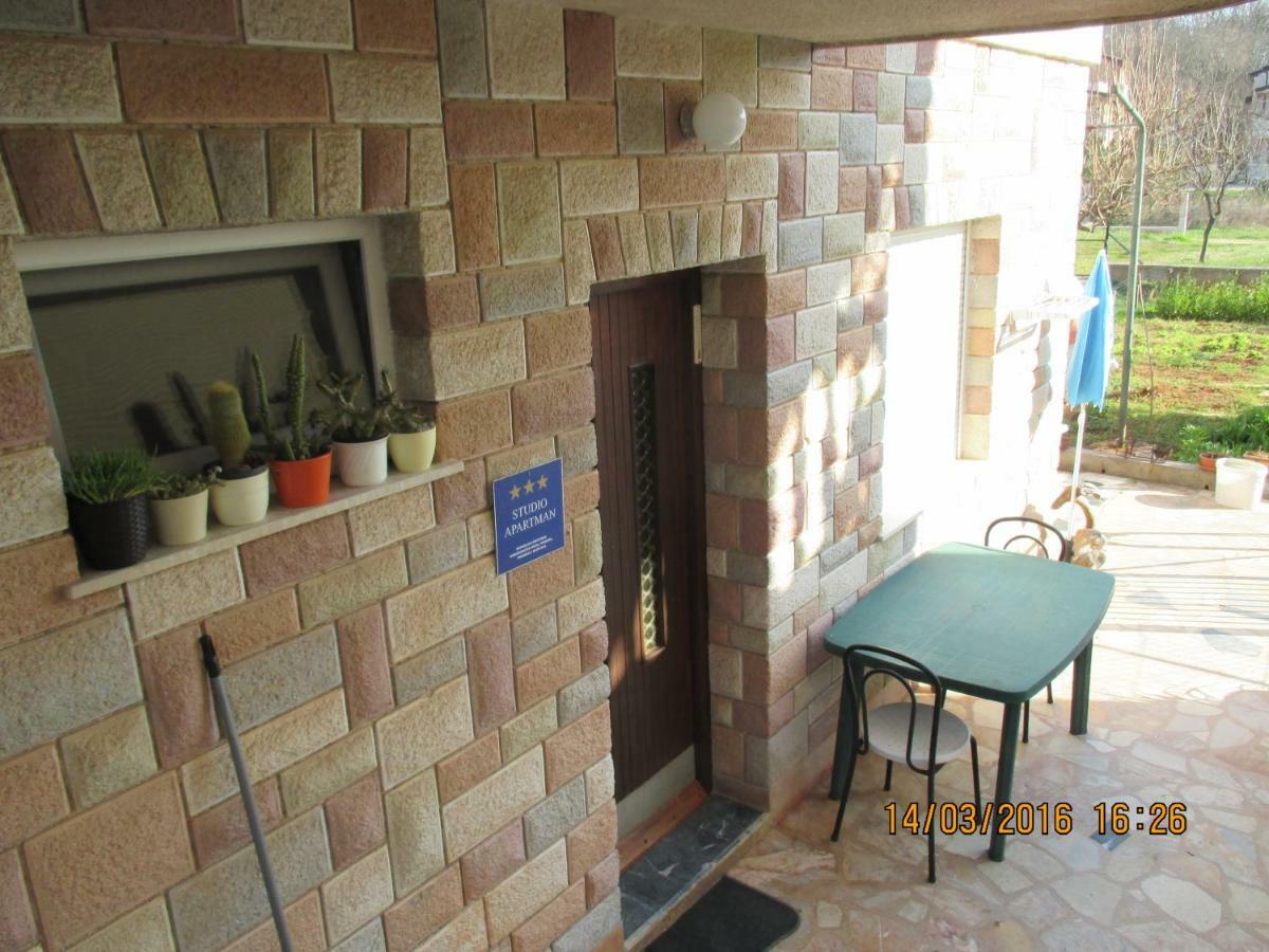 Apartments Sandra Novigrad Istria Esterno foto